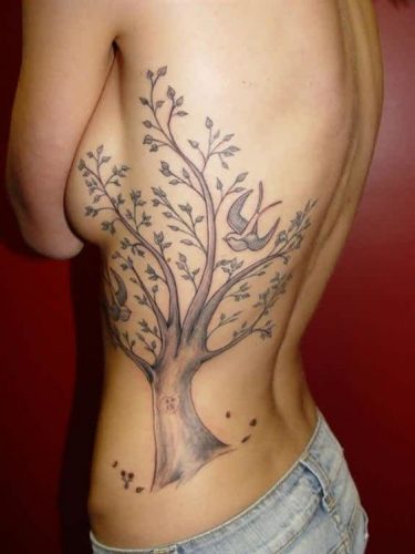 19 Captivating Rib Tattoo Ideas for Women