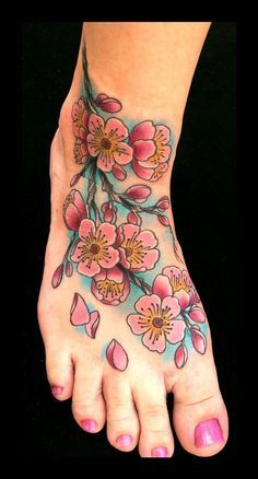 29 Striking Foot Tattoo Ideas for Women