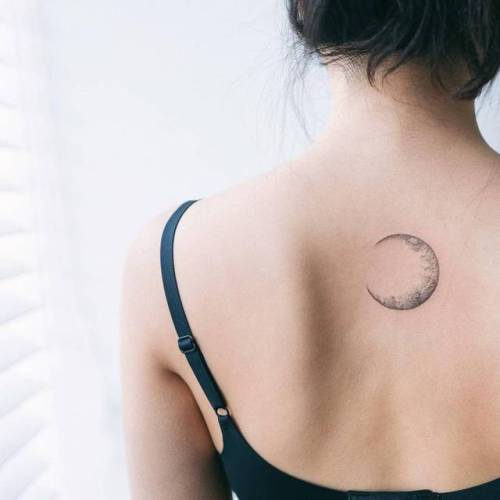 27 Delicate Spine Tattoo Ideas for Women