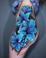 19 Hip and Thigh Tattoo Ideas for Women: Unleashing Your Artistic ...