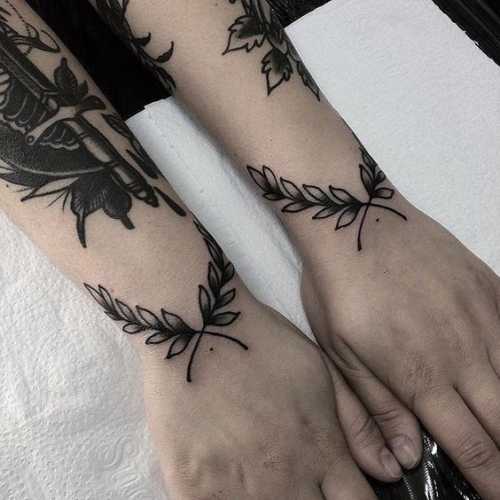 14 Wrist Wrap Tattoos for Women Ideas: Delicate and Stylish Ink