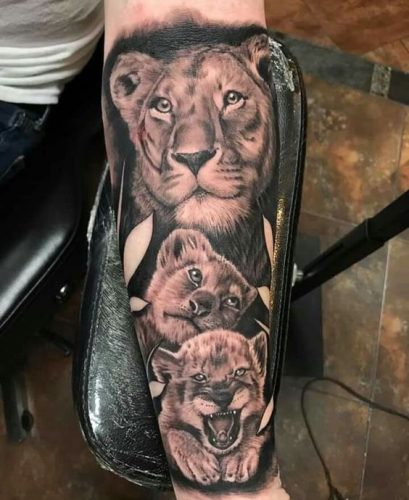 19 Express Strength with a Lion Tattoo on Forearm: Design Inspiration