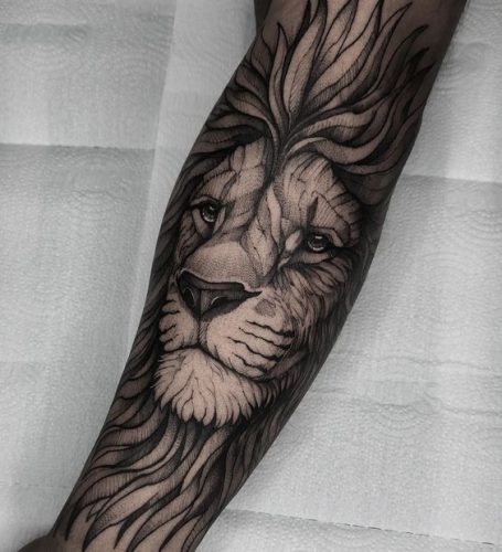 19 Cover Up with a Lion Tattoo: Transform and Renew
