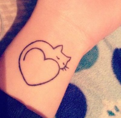 17 Cat Tattoo Ideas for the Wrist