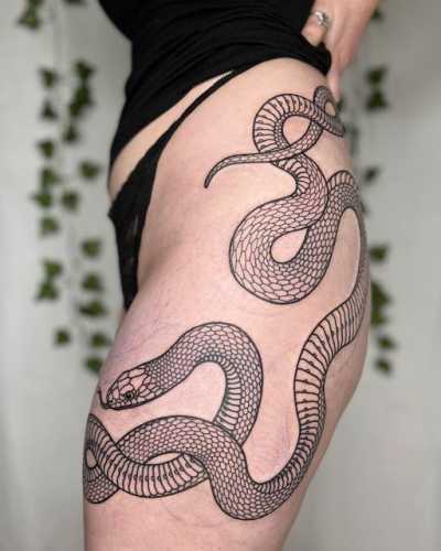20 Celebrating with Symbolic Snake Tattoos