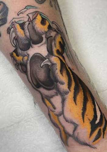 25 Tiger Tattoo on Hand Ideas