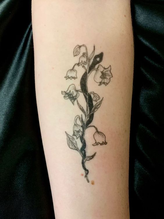 29 Snake and Flower Tattoos Ideas: A Harmonious Fusion of Nature and ...