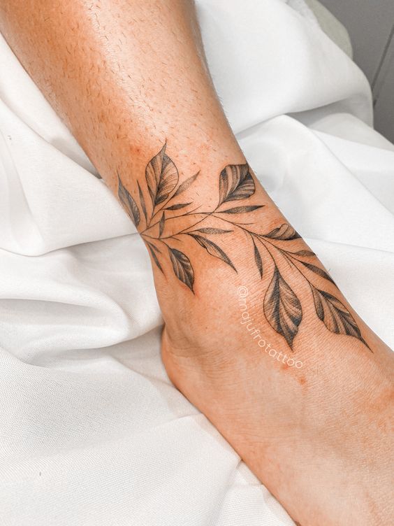 Discover the Top 20 Back of Leg Tattoo Designs for Women in 2024