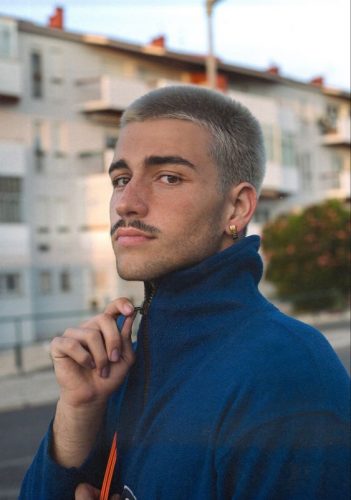 Explore 2025&#8217;s Top 17 Short Hairstyles for Men: From Sleek Fades to Curly Trends