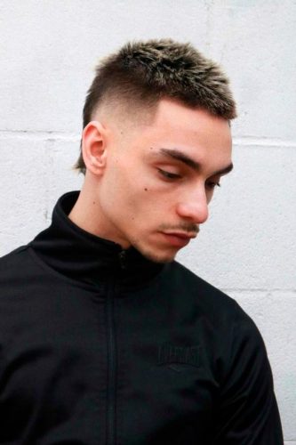 Explore 2025&#8217;s Top 17 Short Hairstyles for Men: From Sleek Fades to Curly Trends