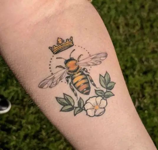 Discover the Top 17 Queen Bee Tattoo Designs for Women – Inspiration ...
