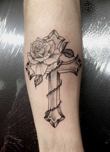 Explore 15 Striking Celtic Cross Tattoo Designs for Men &#038; Women in 2025 &#8211; Intricate Art &#038; Symbols