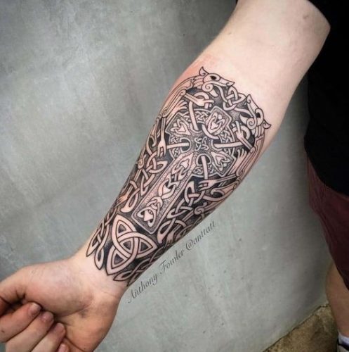 Explore 15 Striking Celtic Cross Tattoo Designs for Men &#038; Women in 2025 &#8211; Intricate Art &#038; Symbols