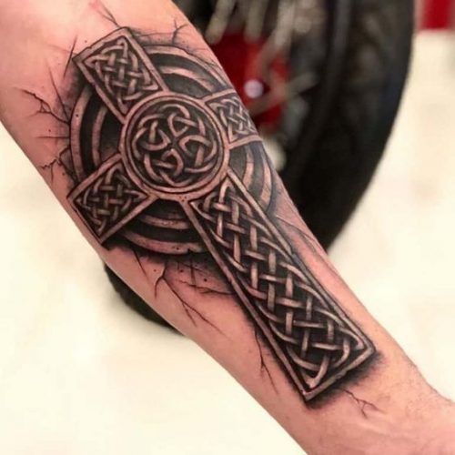 Explore 15 Striking Celtic Cross Tattoo Designs for Men &#038; Women in 2025 &#8211; Intricate Art &#038; Symbols