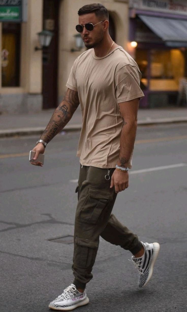 Explore 2025&#8217;s Top Men&#8217;s Fall Street Outfits: From Classic Elegance to Urban Streetwear Trends