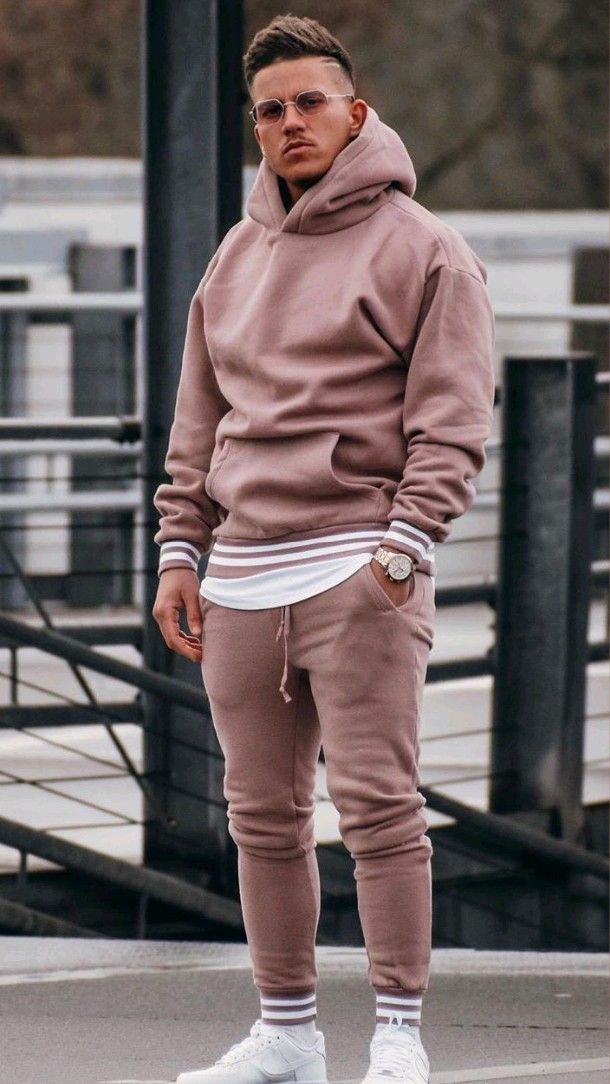 Discover 2025&#8217;s Top 19 Men&#8217;s Sweatsuits: From Bold Graphics to Minimalist Styles &#8211; Your Ultimate Guide!