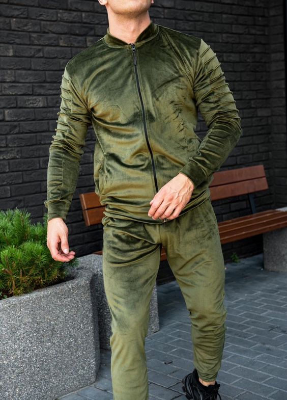 Discover 2025&#8217;s Top 19 Men&#8217;s Sweatsuits: From Bold Graphics to Minimalist Styles &#8211; Your Ultimate Guide!