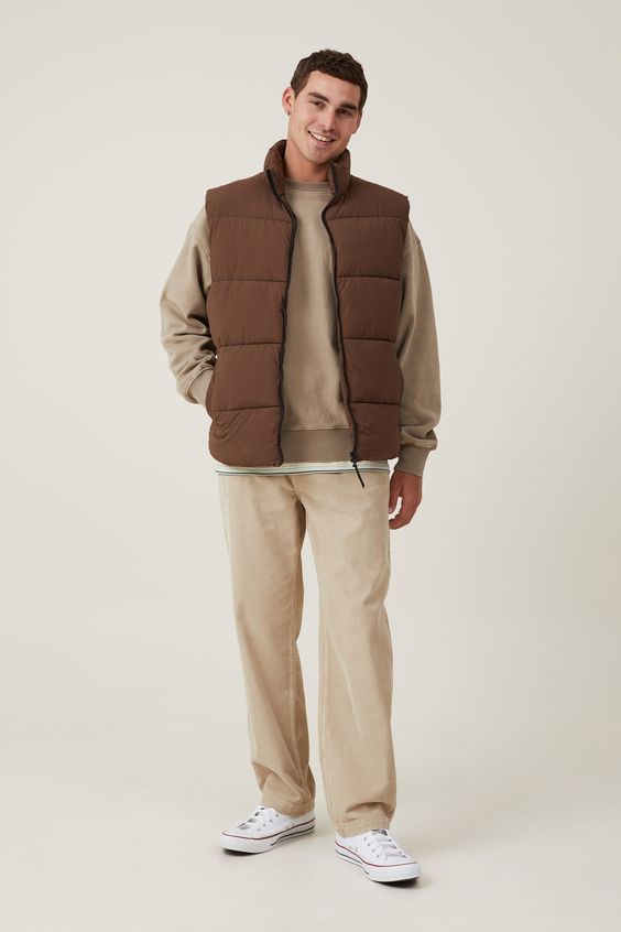 Explore 2025&#8217;s Top Men&#8217;s Fall Street Outfits: From Classic Elegance to Urban Streetwear Trends