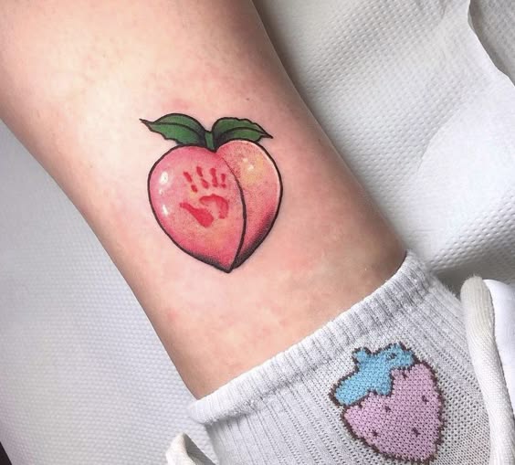 25 Classy and Pretty Tattoo Ideas for Women: Elegant Designs for Arm, Spine, Finger, and More