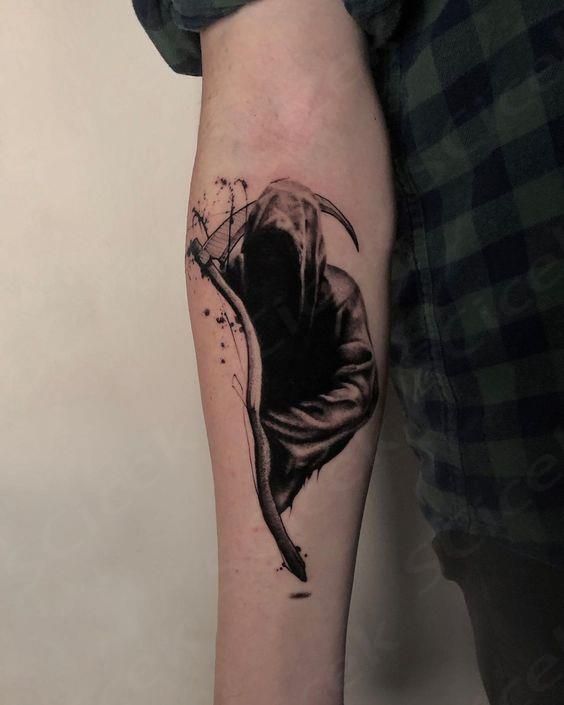 Discover 20 Grim Reaper Tattoo Ideas for Men &#038; Women: Realistic, Traditional, Cute, and Neo-Traditional Designs