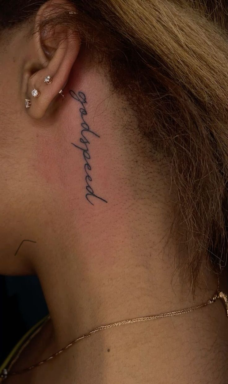 24 Ideas for Behind-the-Ear Tattoos: Creative and Inspiring Designs for Every Style