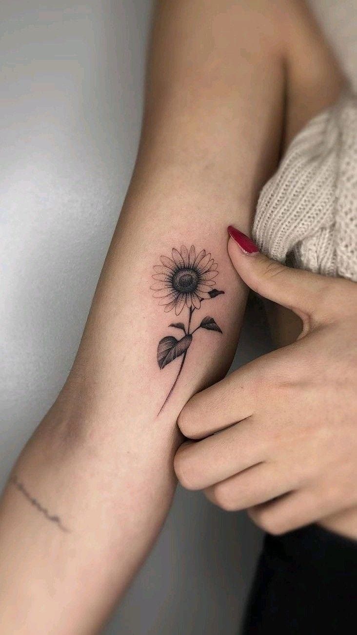 24 Ideas for Sunflower Tattoos in 2025: Unique and Stunning Designs for Every Style