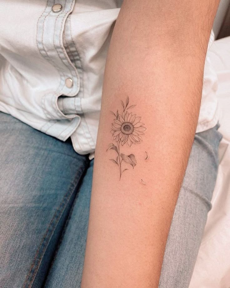 24 Ideas for Sunflower Tattoos in 2025: Unique and Stunning Designs for Every Style