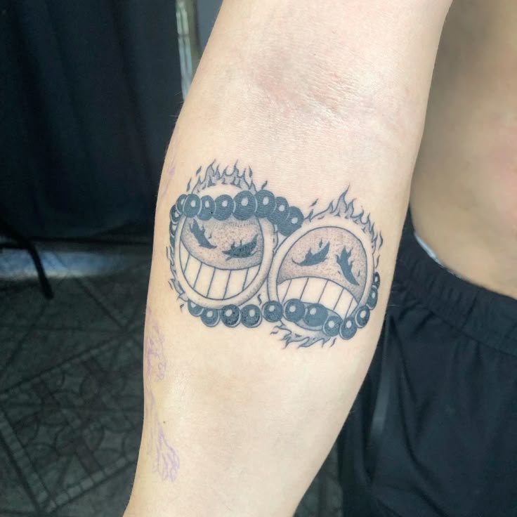 Best 26 One Piece Tattoo Ideas – Luffy, Zoro, Ace, Law, Minimalist &#038; Sleeve Designs