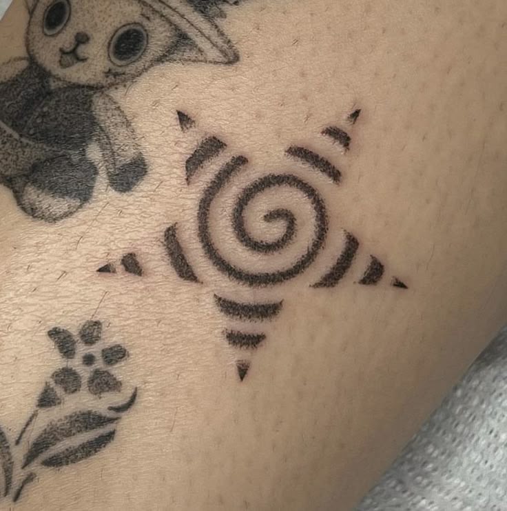 28 Stick and Poke Tattoo Ideas for 2025: Small, Easy, Aesthetic &#038; Meaningful Designs