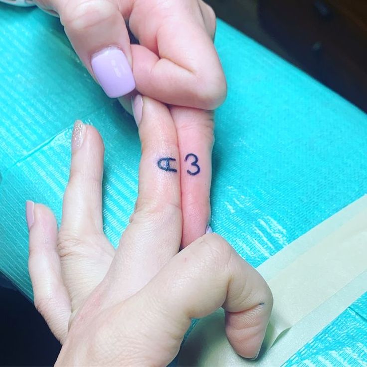 28 Stick and Poke Tattoo Ideas for 2025: Small, Easy, Aesthetic &#038; Meaningful Designs
