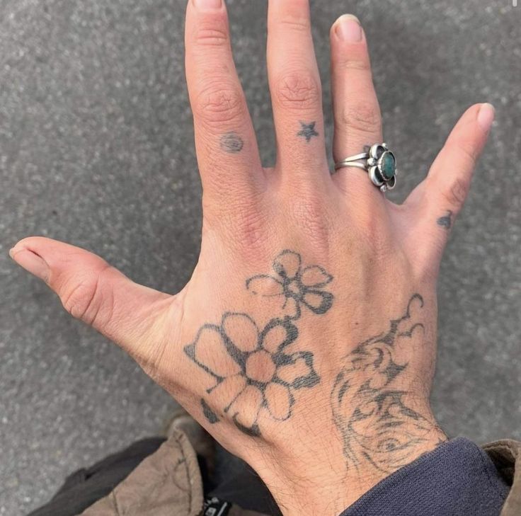 28 Stick and Poke Tattoo Ideas for 2025: Small, Easy, Aesthetic &#038; Meaningful Designs