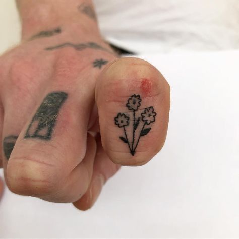 28 Stick and Poke Tattoo Ideas for 2025: Small, Easy, Aesthetic &#038; Meaningful Designs