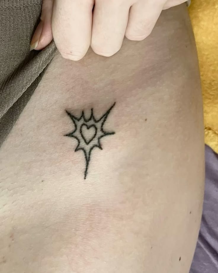 28 Stick and Poke Tattoo Ideas for 2025: Small, Easy, Aesthetic &#038; Meaningful Designs