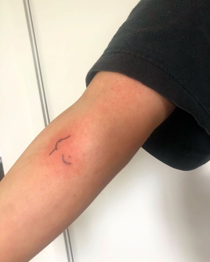 28 Stick and Poke Tattoo Ideas for 2025: Small, Easy, Aesthetic &#038; Meaningful Designs