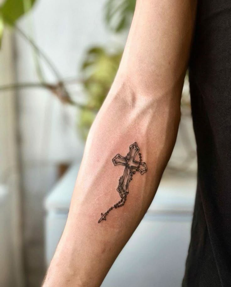 26 Unique Cross Tattoo Designs for 2025: Ideas for Men &#038; Women