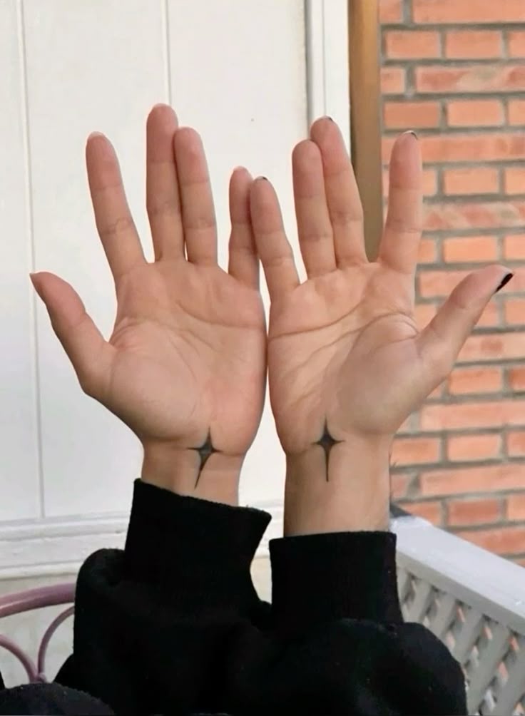 28 Stick and Poke Tattoo Ideas for 2025: Small, Easy, Aesthetic &#038; Meaningful Designs