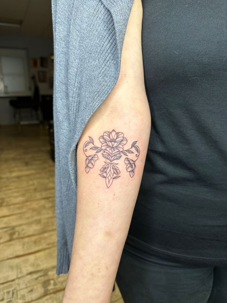 29 Womb Tattoo Ideas for 2025: Floral, Anime, Goth, Succubus, and Symbolic Designs