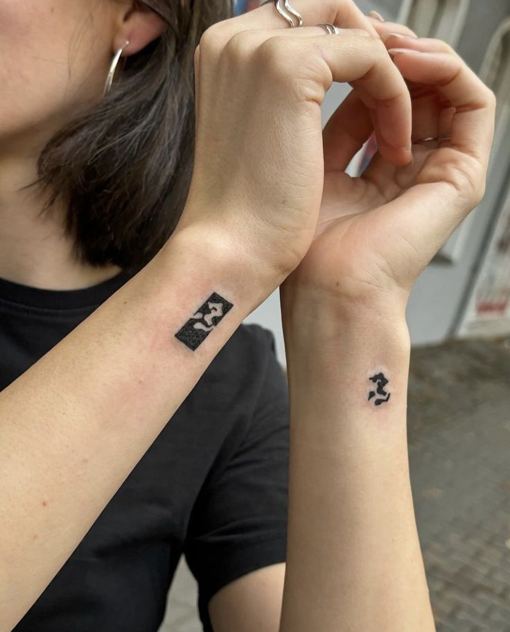28 Stick and Poke Tattoo Ideas for 2025: Small, Easy, Aesthetic &#038; Meaningful Designs