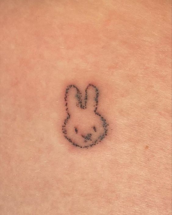 28 Stick and Poke Tattoo Ideas for 2025: Small, Easy, Aesthetic &#038; Meaningful Designs