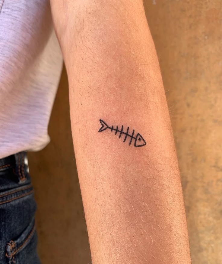 28 Stick and Poke Tattoo Ideas for 2025: Small, Easy, Aesthetic &#038; Meaningful Designs
