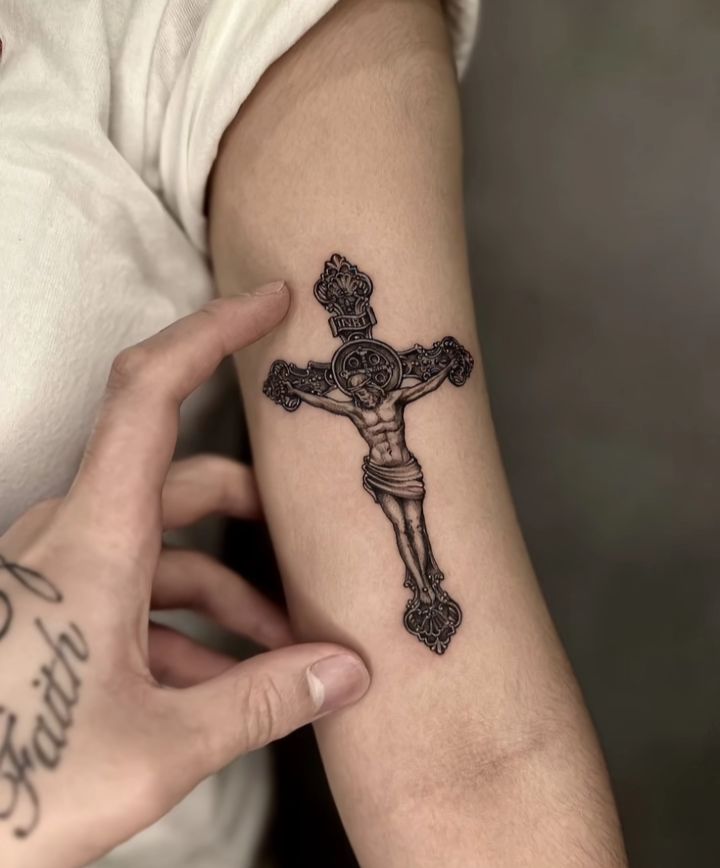 26 Unique Cross Tattoo Designs for 2025: Ideas for Men &#038; Women