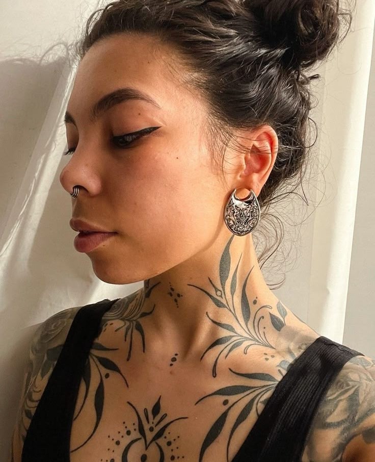 27 Ideas Neck Tattoo 2025: Unique Designs for Men and Women – Side, Front, and Nape of Neck Tattoo