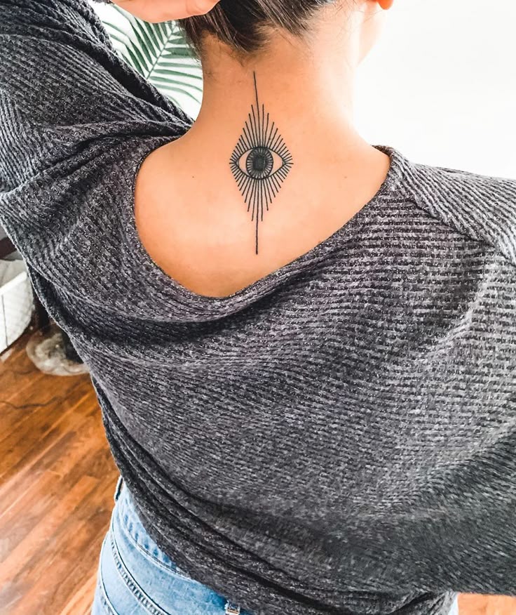 27 Ideas Neck Tattoo 2025: Unique Designs for Men and Women – Side, Front, and Nape of Neck Tattoo
