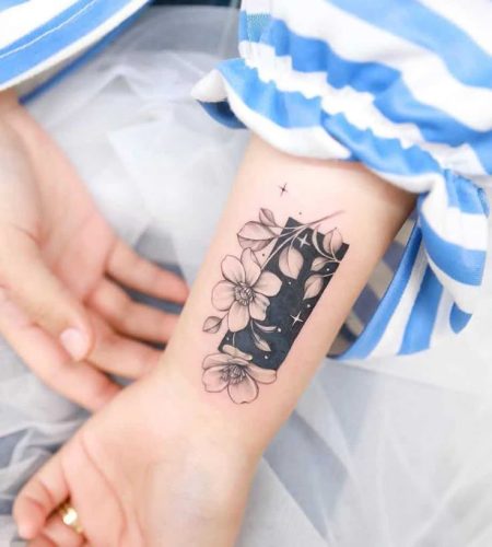 29-wrist-tattoos-for-women-2025-unique-dainty-minimalist-meaningful
