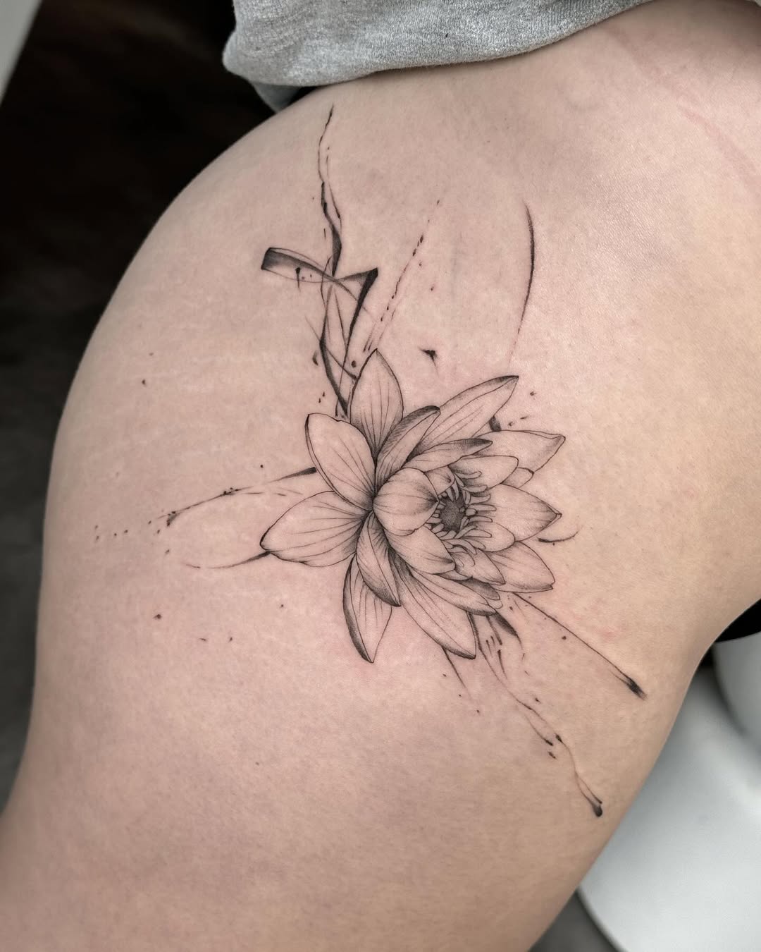 30 Creative Water Lily Tattoos for 2025: Tattoos with Special Meanings