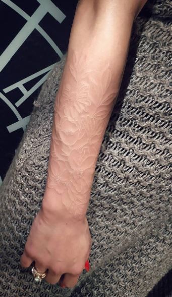 27 White Tattoo Ideas 2025 for Women and Men – Aesthetic Designs on Dark Skin and More