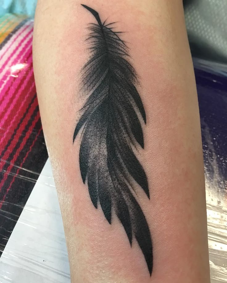 28 Feather Tattoo Ideas 2025: Fine Line, Mandala, Native American, Black, Simple &#038; Meaningful Designs
