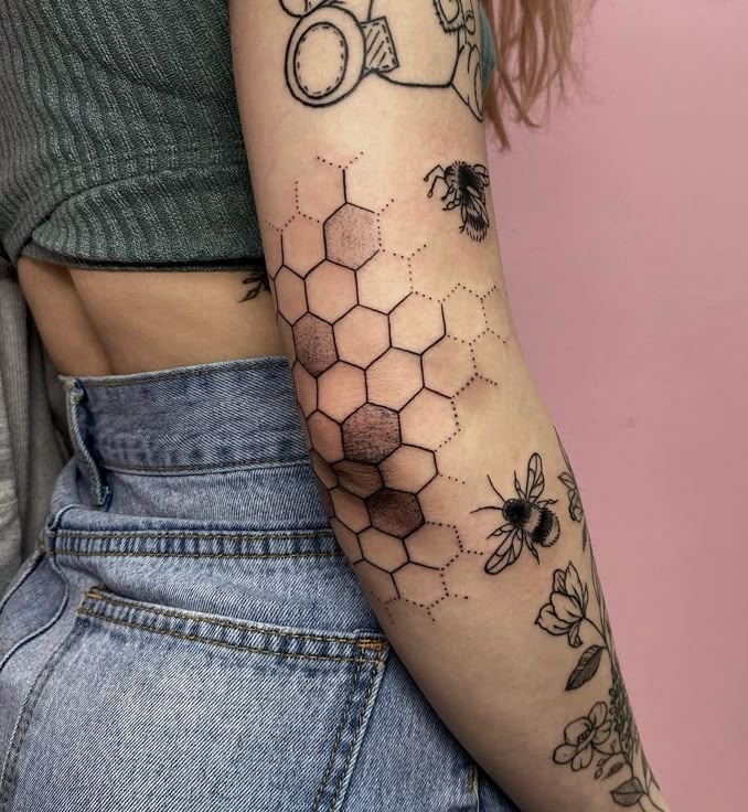 30 Honeycomb Tattoo Ideas 2025 with Bees, Flowers, and Geometric Patterns for Men and Women