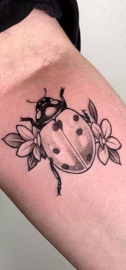 29 Ladybug Tattoo Ideas 2025 with Stencil Designs, Fine Line, Traditional Style, Gothic, Floral
