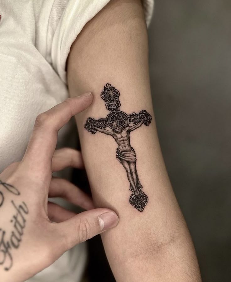 25 Jesus Tattoo Ideas 2025: Sacred Heart, Virgin Mary, Fine Line, Sleeve for Women, Back, Forearm